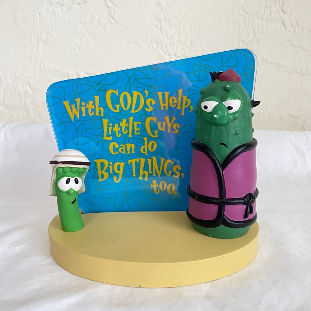 Vintage Veggie Tales Hallmark With God's Help statue figurine Frame